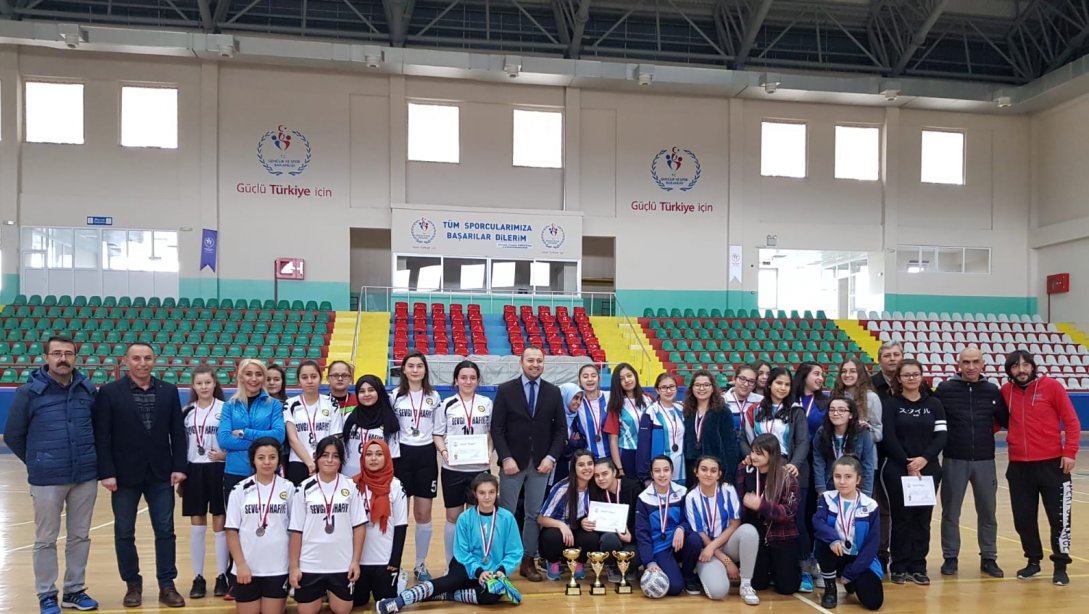  Şehit Gökhan Yıldırım Anadolu Lisesi Kızlar Futsal´ da Kırşehir İkincisi 
