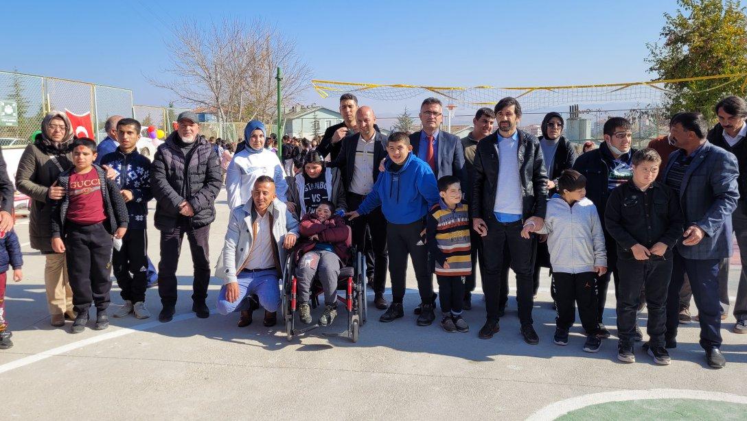 Cevizkent Özel Eğitim Uygulama Okulu Öğrencileri Alparslan İlkokulu Öğrencileri ile Kermeste Buluştu