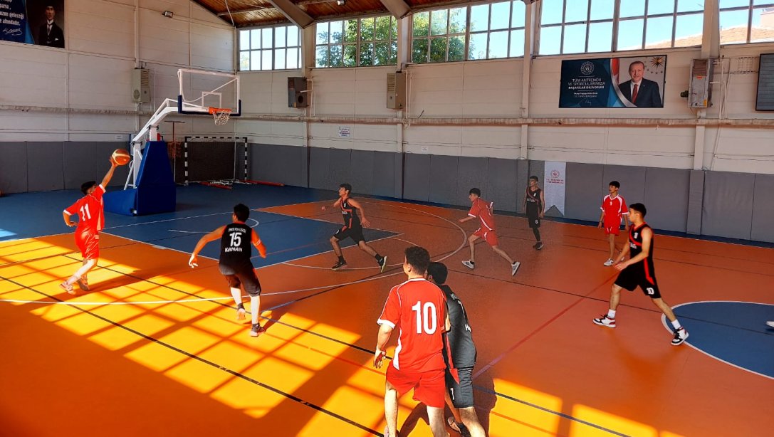 100. Yıl Okullar Arası Basketbol Turnuvası Düzenlendi