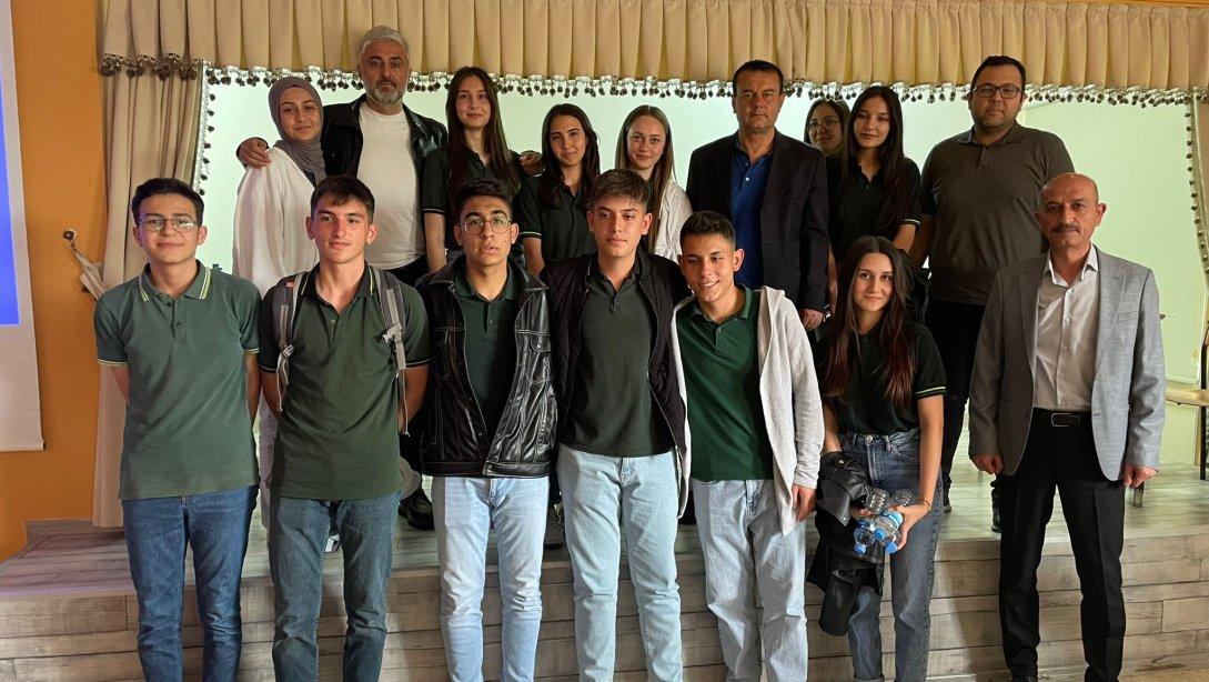 Kaman 15 Temmuz Şehitleri Anadolu Lisesi Öğrencileri Kırşehir Geneli Bilgi Yarışmasında Finale Yükseldi