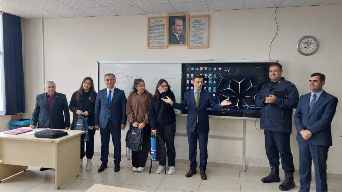 Kaymakam Sayın Nurullah Kaya, Kaman İmam Hatip Anadolu Lisesini Ziyaret Etti
